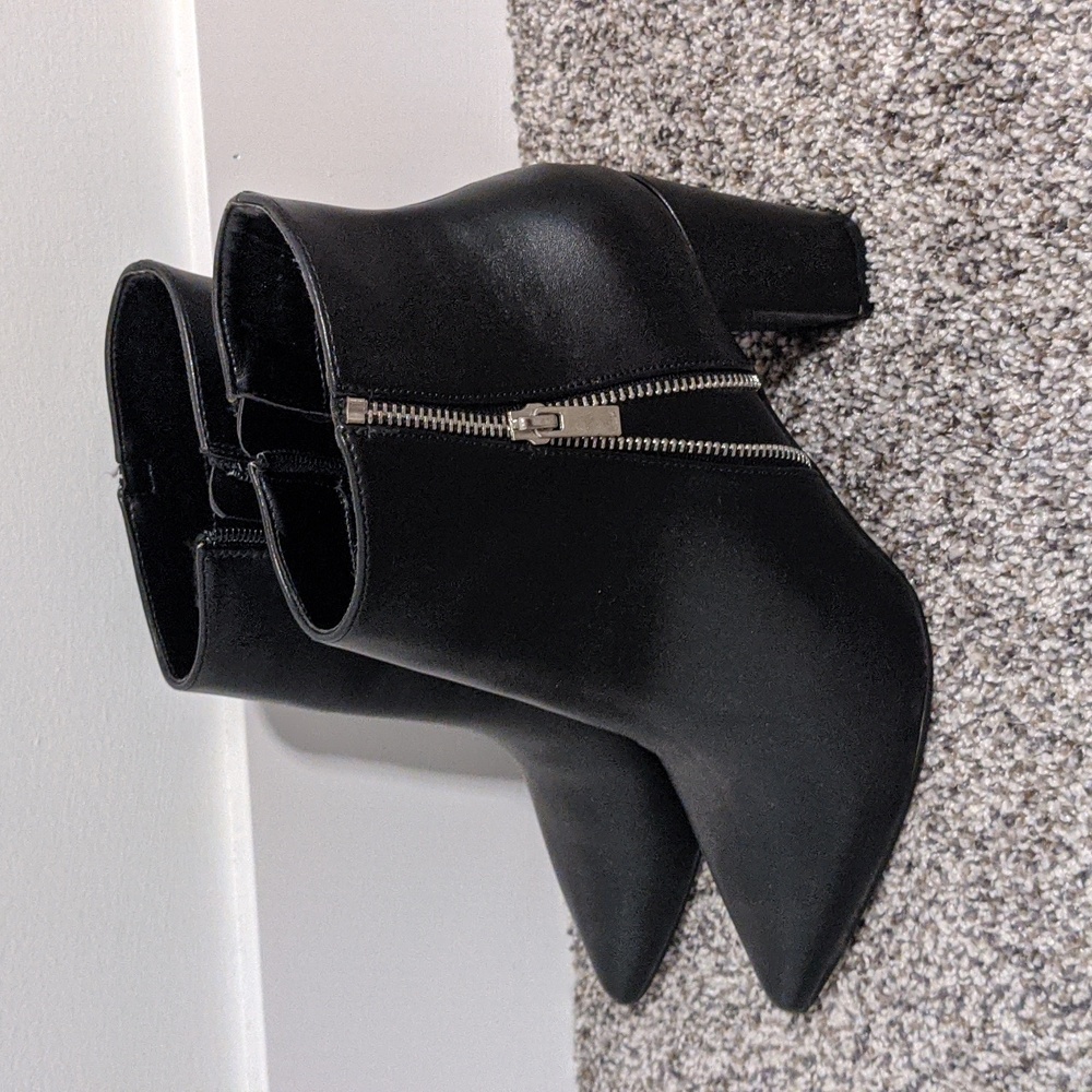 Zaynsia Woman's Size 9 Chunk heels Boots